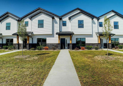 1004 S 4th St Clinton, IA 52732