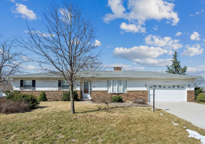 1533 2nd Ave Camanche, IA 52730