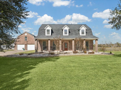 5130 County Road 392 Alvin, TX 77511