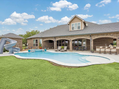 527 Lily Ln Rosharon, TX 77583