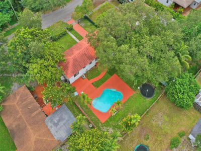 965 NE 130th St North Miami, FL 33161