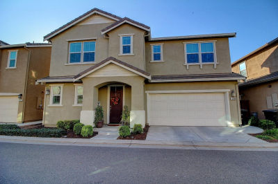 2204 Gallery Dr Riverbank, CA 95367