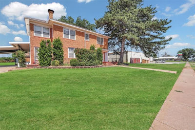 1001 N 4th St Sayre, OK 73662