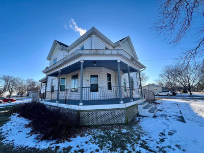 298 N Adams St El Paso, IL 61738