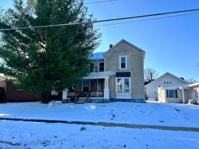 421 W Water St Farmer City, IL 61842