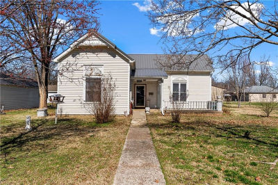 308 E Olive St Rich Hill, MO 64779