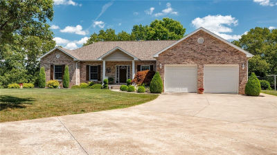 8434 N Meadowview Rd Effingham, IL 62401