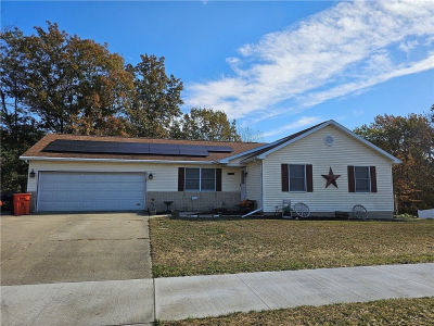 2139 Douglas St Charleston, IL 61920