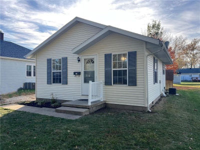 114 N Edwards St Altamont, IL 62411