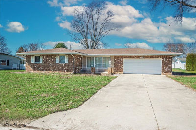 1202 Holiday Dr Effingham, IL 62401