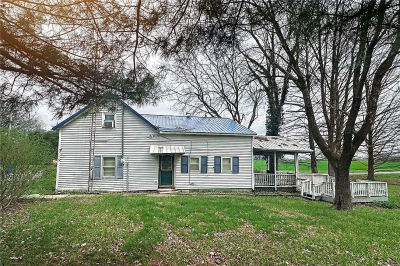 211 E Main St Willow Hill, IL 62480