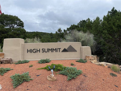 1025 S Summit Rdg Santa Fe, NM 87501