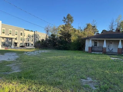 3117-3115 3107 Montgomery Rd Huntsville, TX 77340