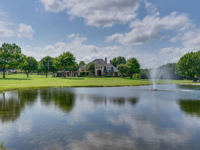 725 Locust Dr Red Oak, TX 75154