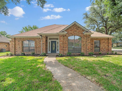 807 Williamsburg Dr Ennis, TX 75119