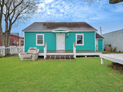 617 4th Ave N Texas City, TX 77590