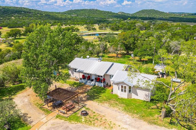 132 E Silver Creek Ln Center Pt, TX 78010