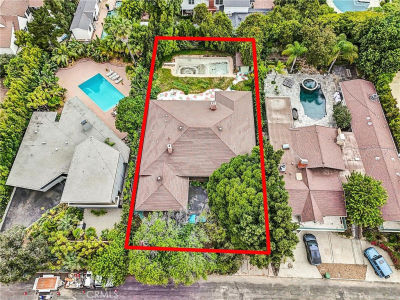 11500 Thurston Cir Los Angeles, CA 90049