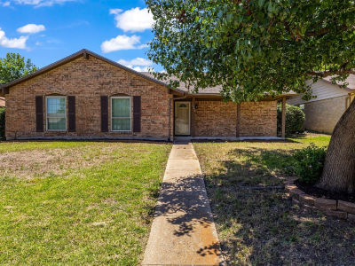 1644 Glenhill Ln Lewisville, TX 75077