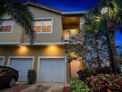 105 Lighthouse Cir APT J Tequesta, FL 33469