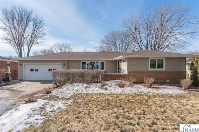 235 Drew Ave NE Madelia, MN 56062