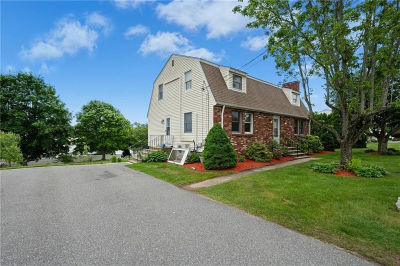 73 Vineyard Ave Cumberland, RI 02864