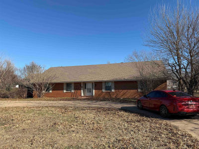 520 N 6th St Carmen, OK 73726