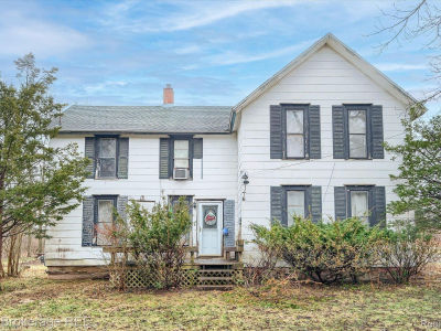 4422 N Lapeer Rd Columbiaville, MI 48421