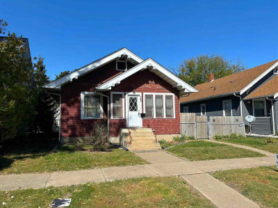 764 14th Ave S Clinton, IA 52732