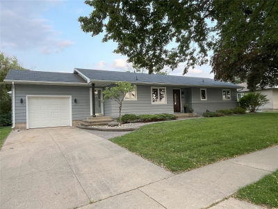 109 16th St SW Waverly, IA 50677