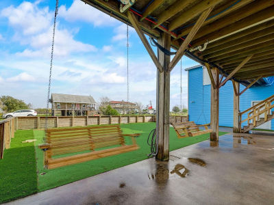 1321 Melody Ln Crystal Beach, TX 77650