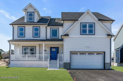 4 Potters Ct Bayville, NJ 08721