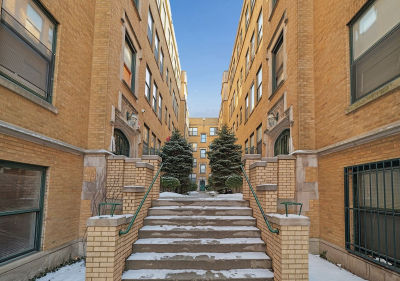 7209 S Yates Blvd APT 2B Chicago, IL 60649
