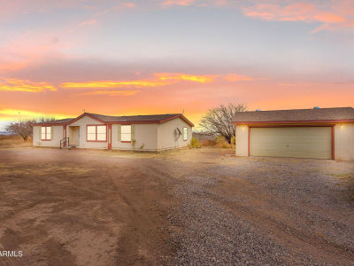 9247 S El Thuma Real Hereford, AZ 85615