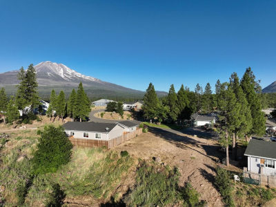 306 Woodridge Ct Weed, CA 96094