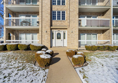 5242 W 79th St APT 3D Burbank, IL 60459