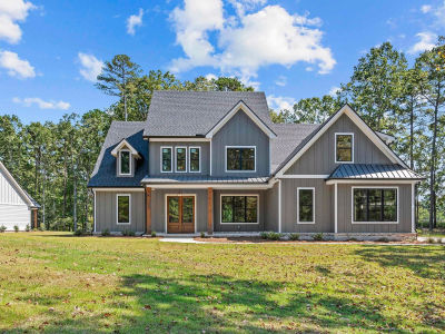 1320 A Lake Dr Greensboro, GA 30642