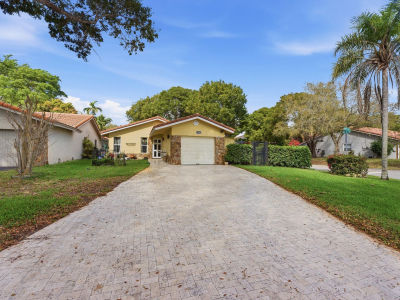 1592 NW 93rd Ter Coral Springs, FL 33071