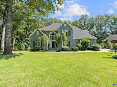 404 Ferncrest St SW Hartselle, AL 35640