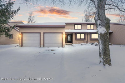 2011 E Provincial House Dr Lansing, MI 48910