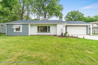 2176 Iroquois Rd Okemos, MI 48864