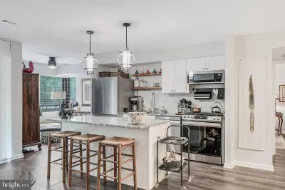 11220 Chestnut Grove Sq APT 13 Reston, VA 20190