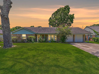 5106 Harbor Light Dr Dickinson, TX 77539