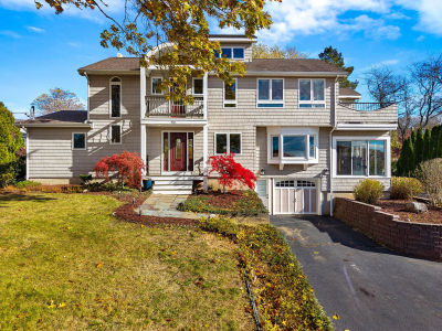 46 Old Black Point Rd Niantic, CT 06357