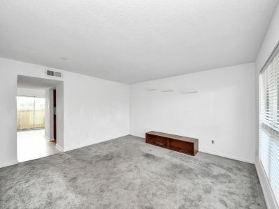 8100 Creekbend Dr APT 104 Houston, TX 77071