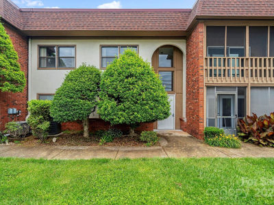 427 6th Ave W APT B8 Hendersonville, NC 28739