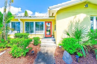 240 & 242 Mateo Way NE Saint Petersburg, FL 33704