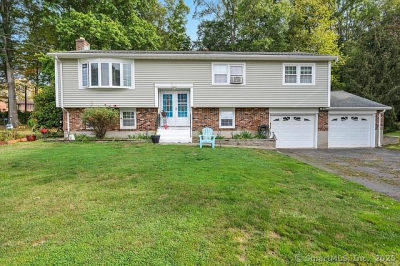 77 Oxbow Ln West Haven, CT 06516