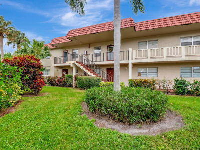 1 Abbey Ln APT 201 Delray Beach, FL 33446