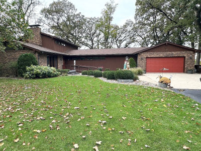 1588 Bittersweet Dr Saint Anne, IL 60964